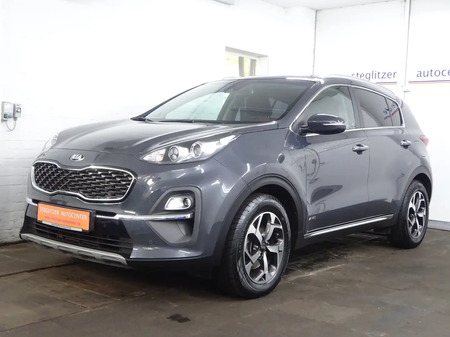 Kia Sportage 1.6 CRDi Vision 4WD DCT Nav/Kamera/PDC/Tempo/4xSHZ Grijs - 1