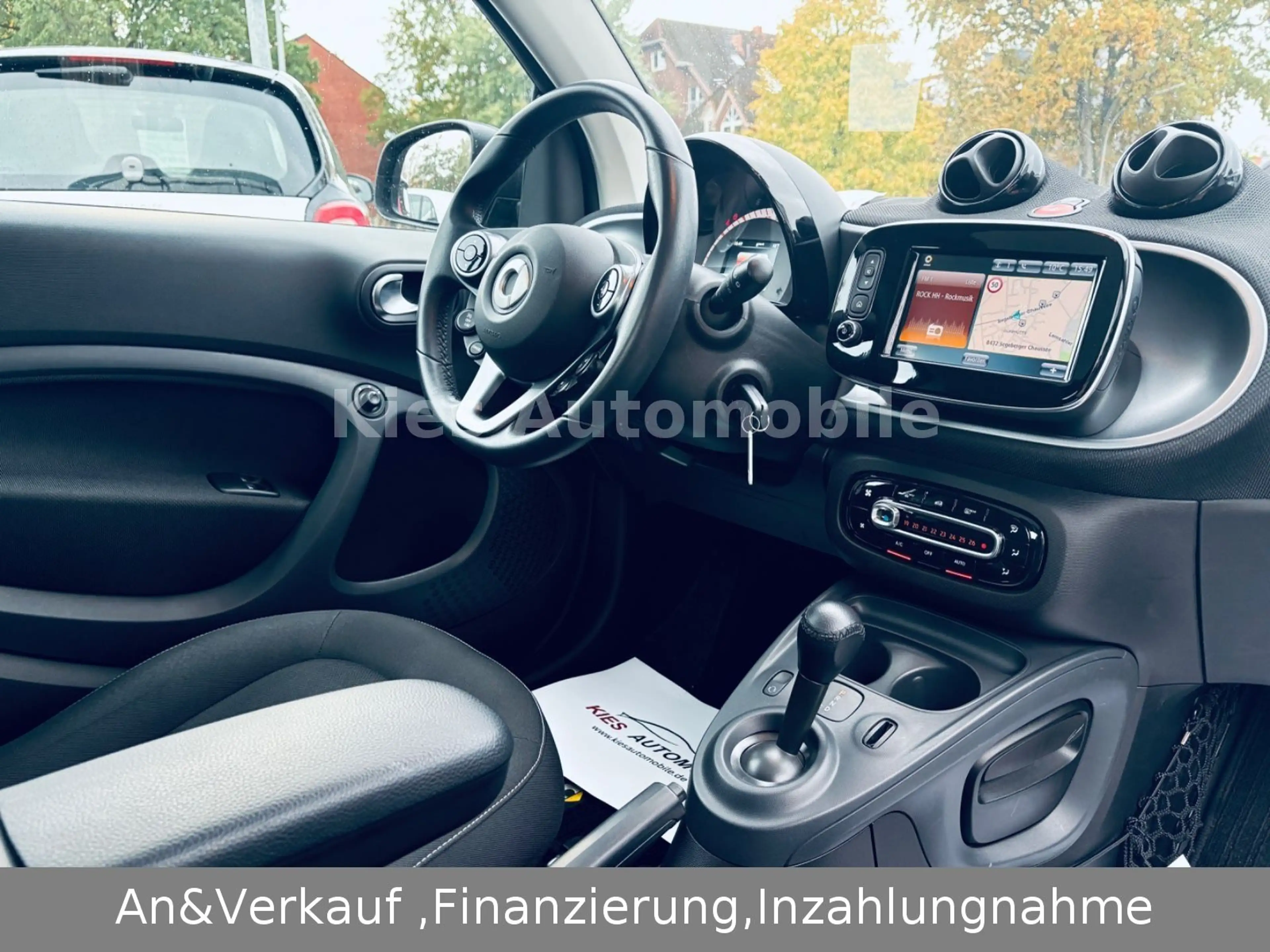 smart forTwo Passion 90Ps AUTOM/NAVI/KAM/PANO/SITZH — photo 9