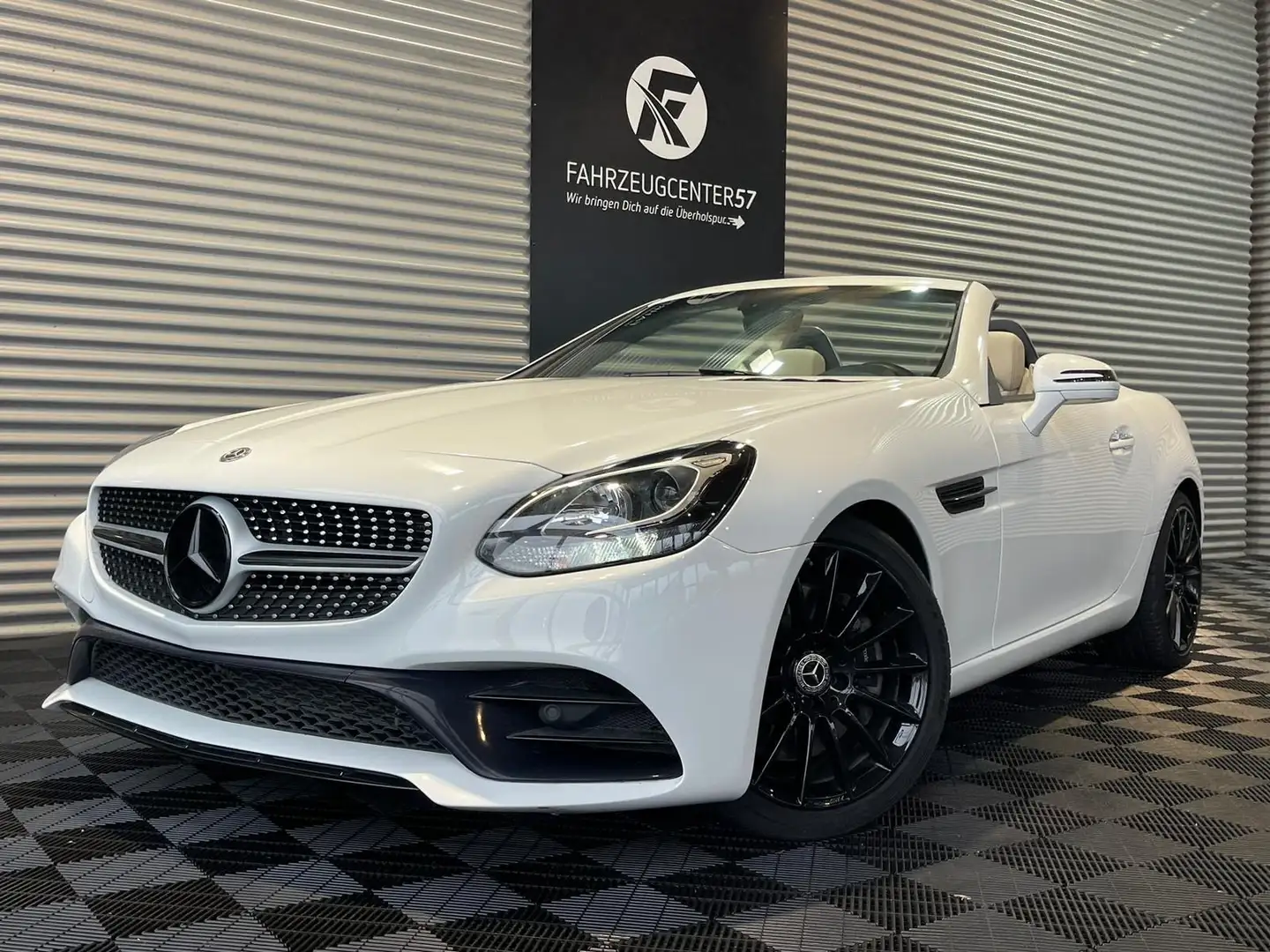 Mercedes-Benz SLC 300 AMG Line/H&K/CARPLAY/LED/RÜCKFAHRKAMERA Weiß - 1