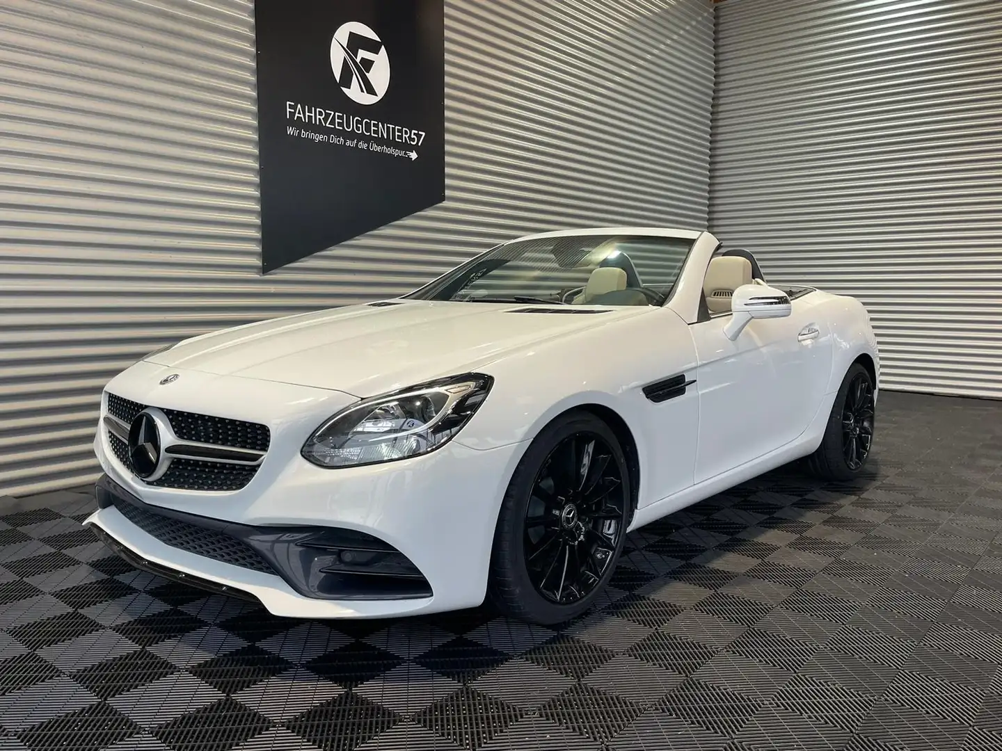 Mercedes-Benz SLC 300 AMG Line/H&K/CARPLAY/LED/RÜCKFAHRKAMERA Weiß - 2