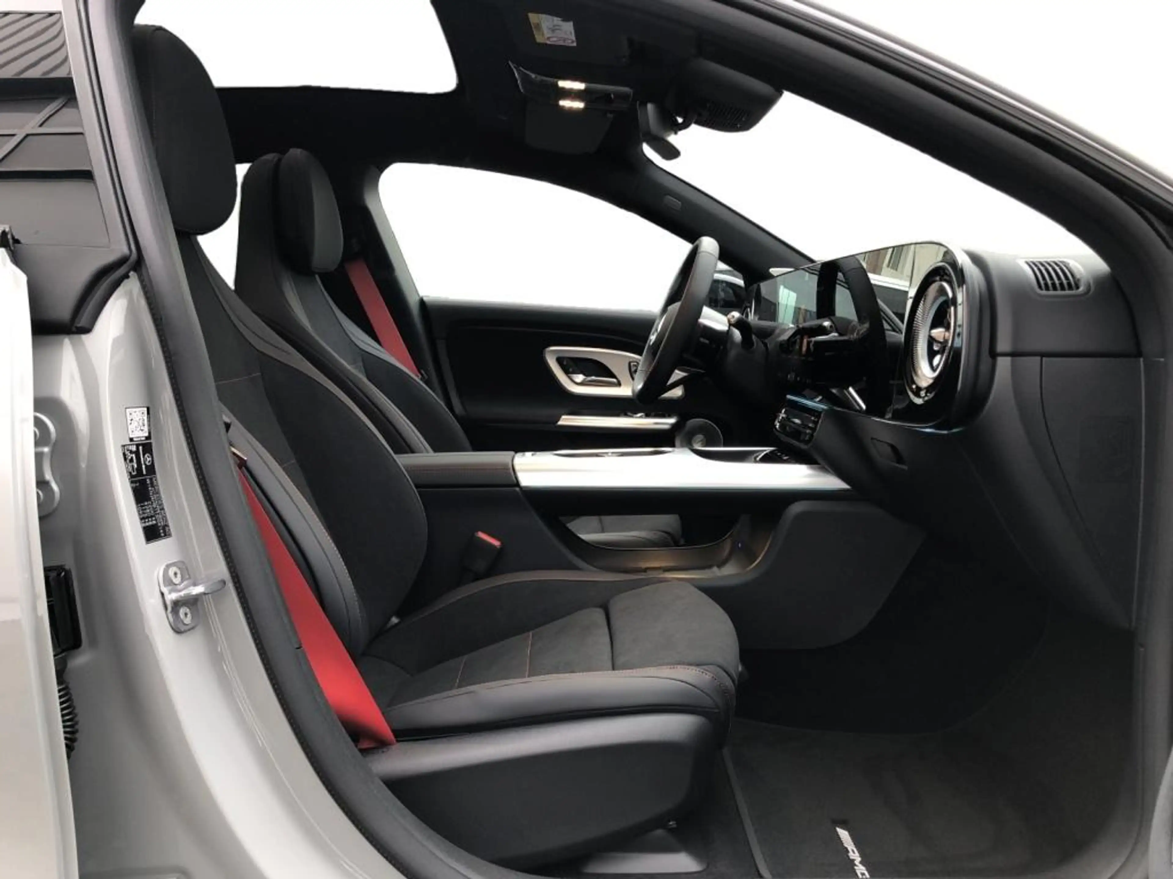 Mercedes-Benz CLA 220 4MATIC AMG+MBUX+Superscreen+Burm+MBeam — photo 4