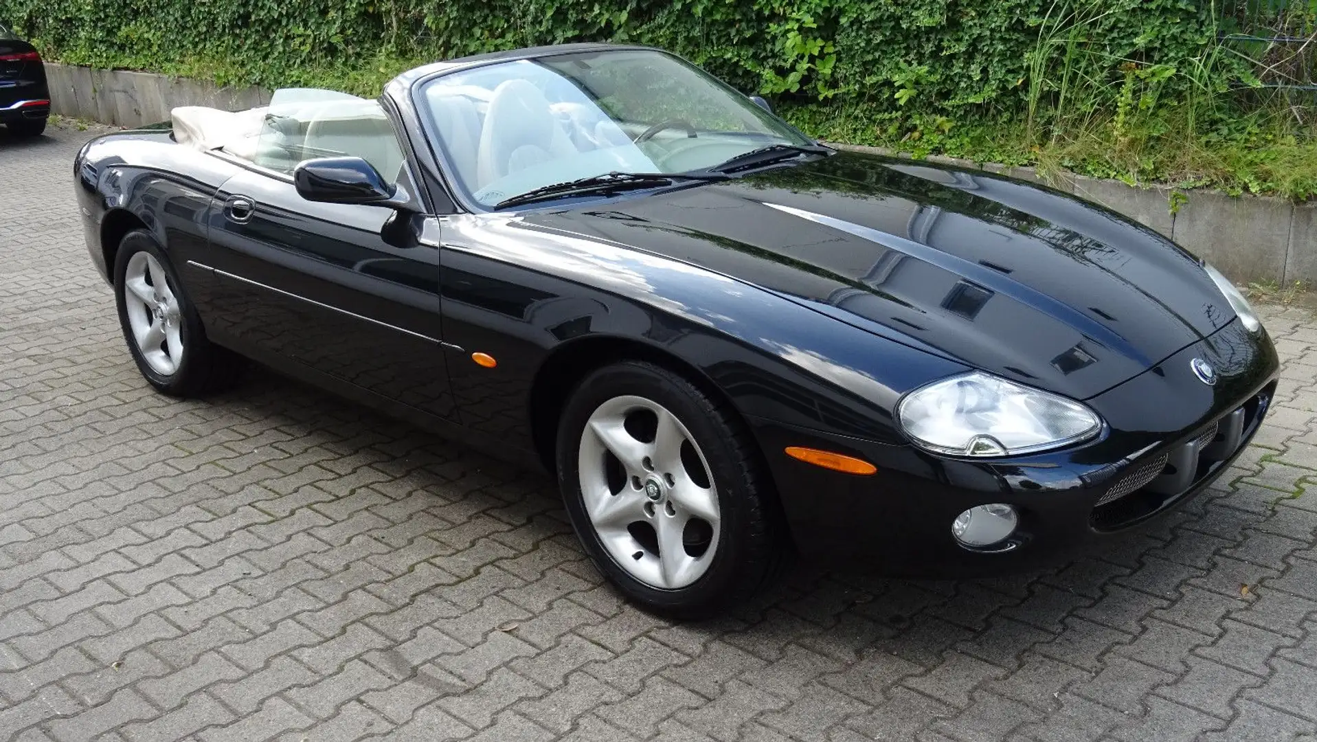 Jaguar XK8 Cabriolet Noir - 2
