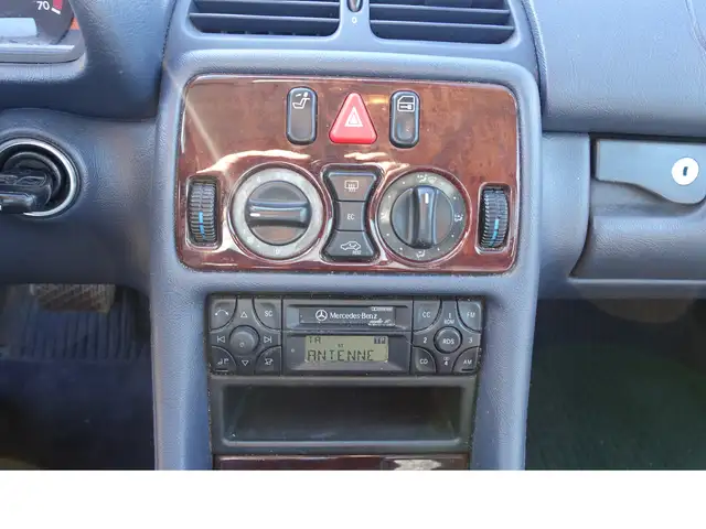 Mercedes-Benz CLK view 11