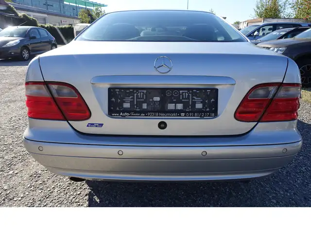 Mercedes-Benz CLK view 5