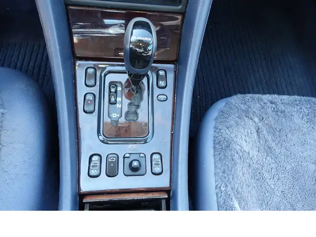 Mercedes-Benz CLK view 12