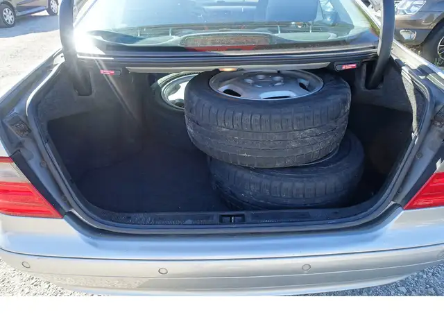 Mercedes-Benz CLK view 14