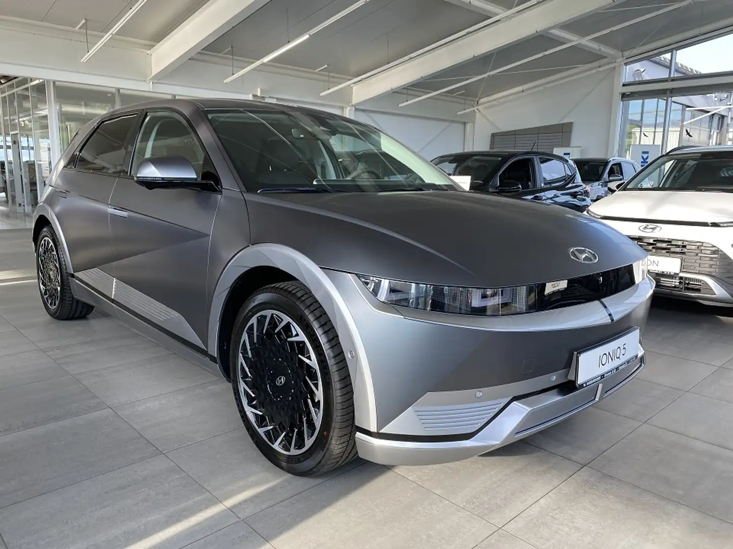 Hyundai IONIQ 5 UNIQ, 72,6 kWh, 218 PS, RELAX, 20 LM Grijs - 1