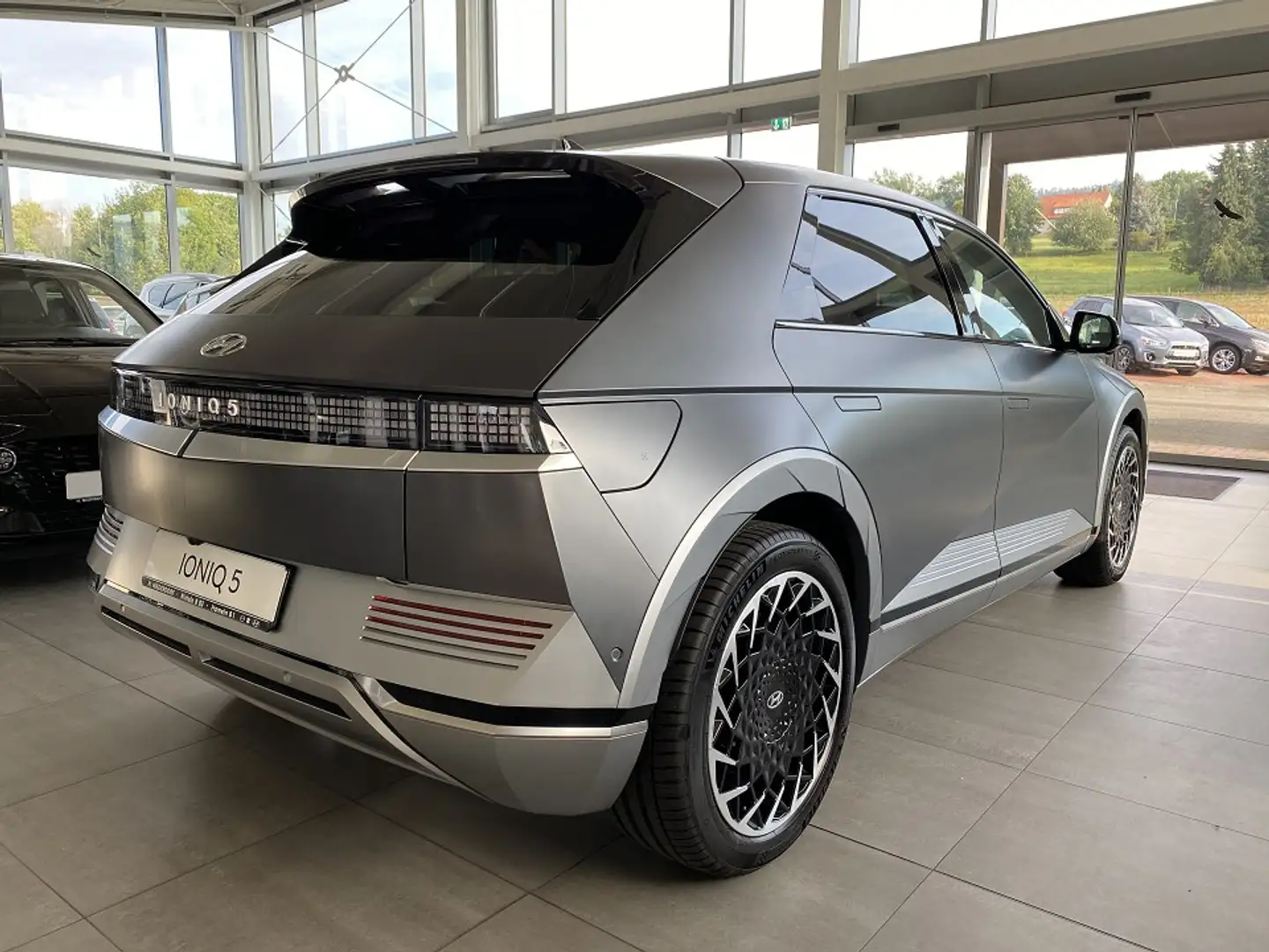 Hyundai IONIQ 5 UNIQ, 72,6 kWh, 218 PS, RELAX, 20 LM Grijs - 2