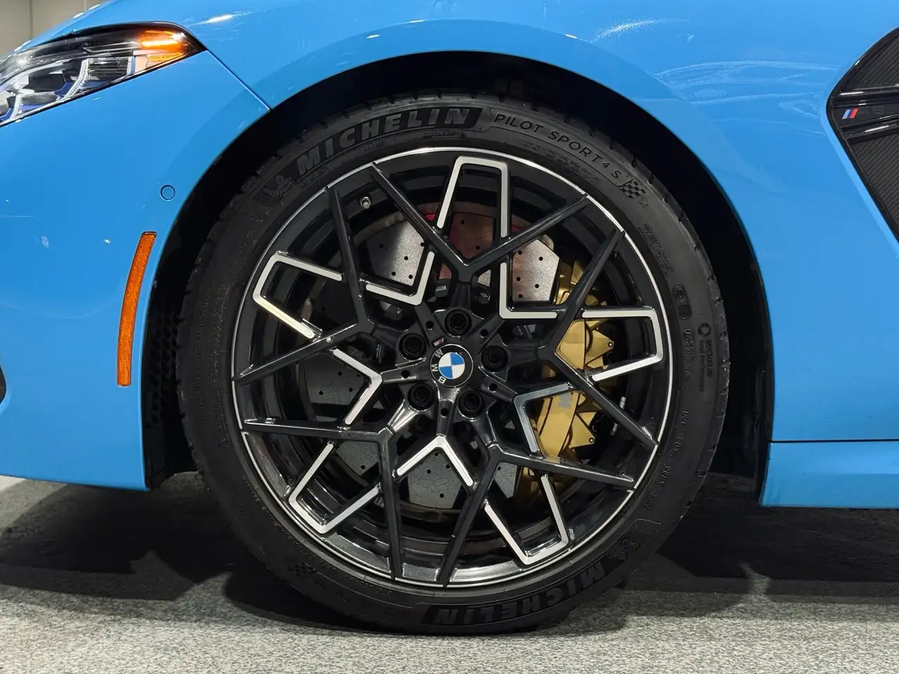 BMW M8 снимка BMW M8
