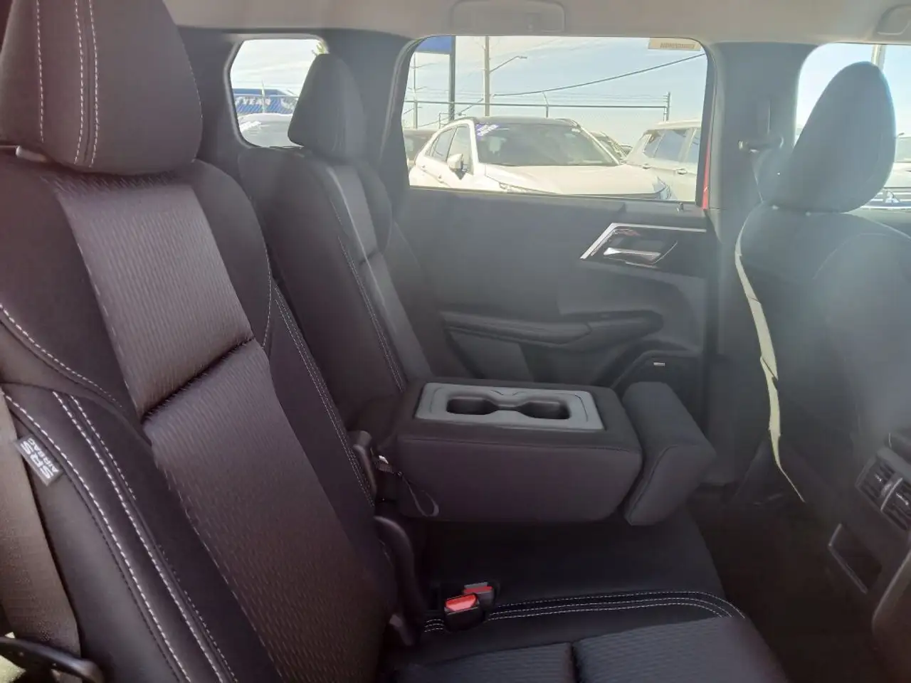 Mitsubishi Outlander снимка Mitsubishi Outlander
