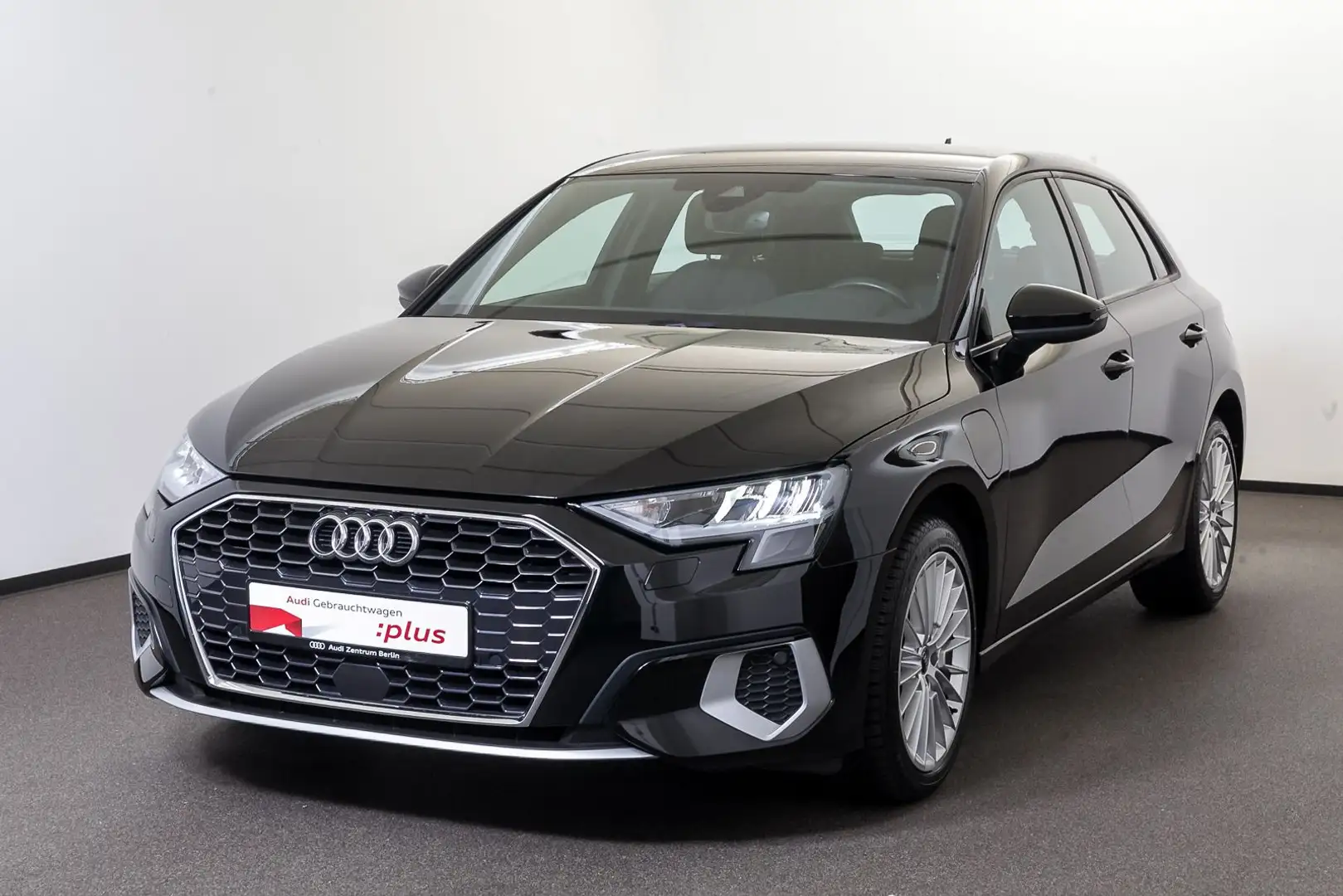 Audi A3 TFSI e Advanced 40 e S tr. PDC Zwart - 2