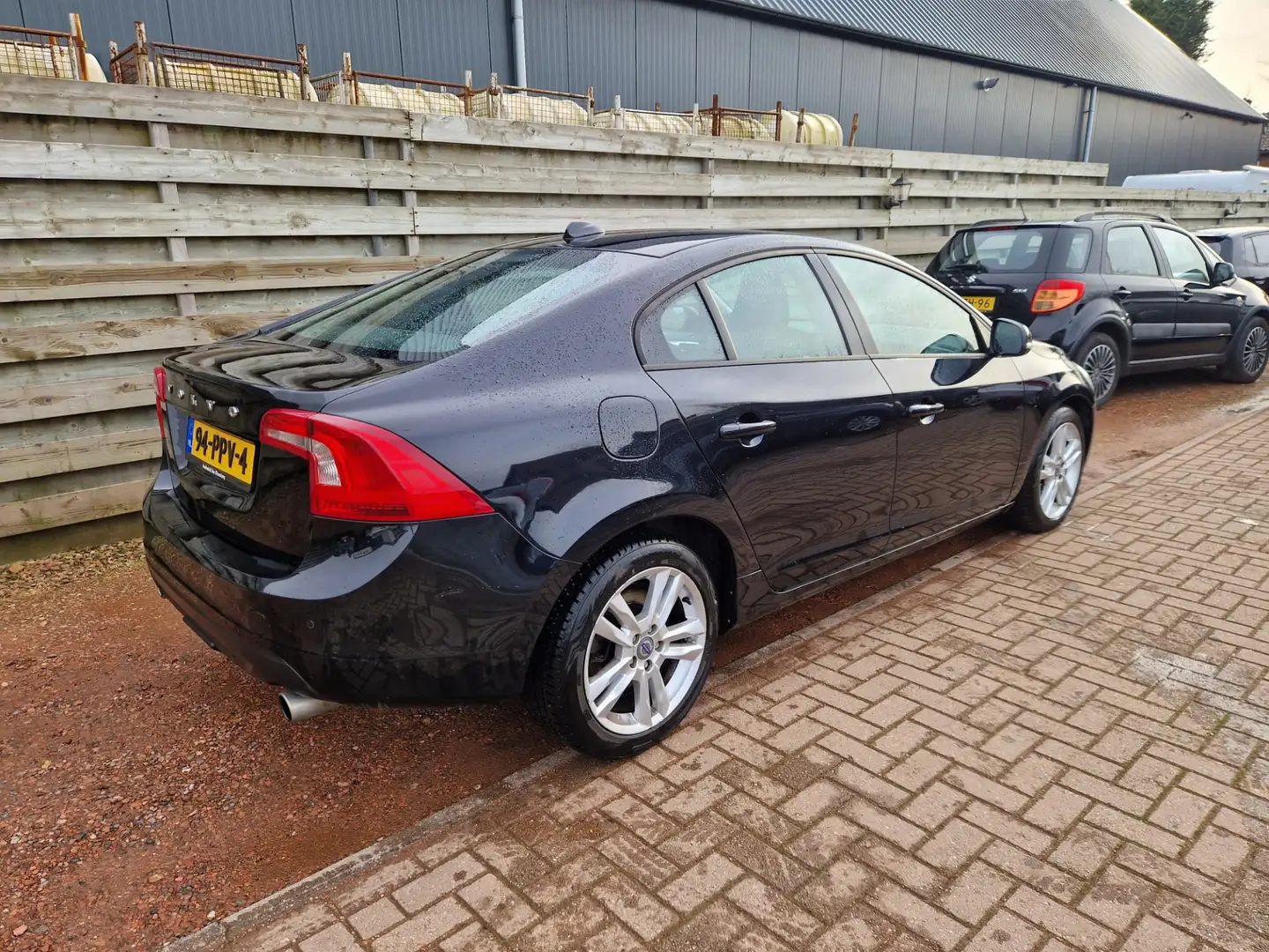 Volvo S60 1.6 T3 Kinetic Navigatie Zwart - 2