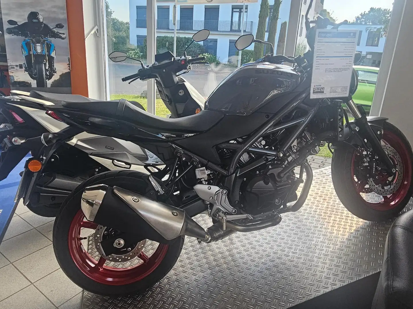 Suzuki SV 650 Grau - 1