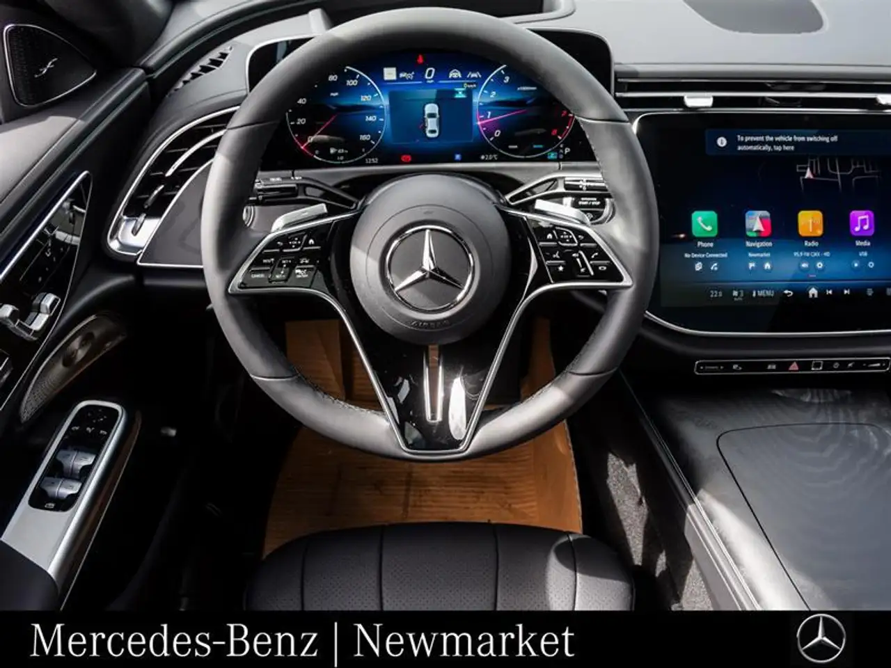 Mercedes-Benz E-Class снимка Mercedes-Benz E-Class
