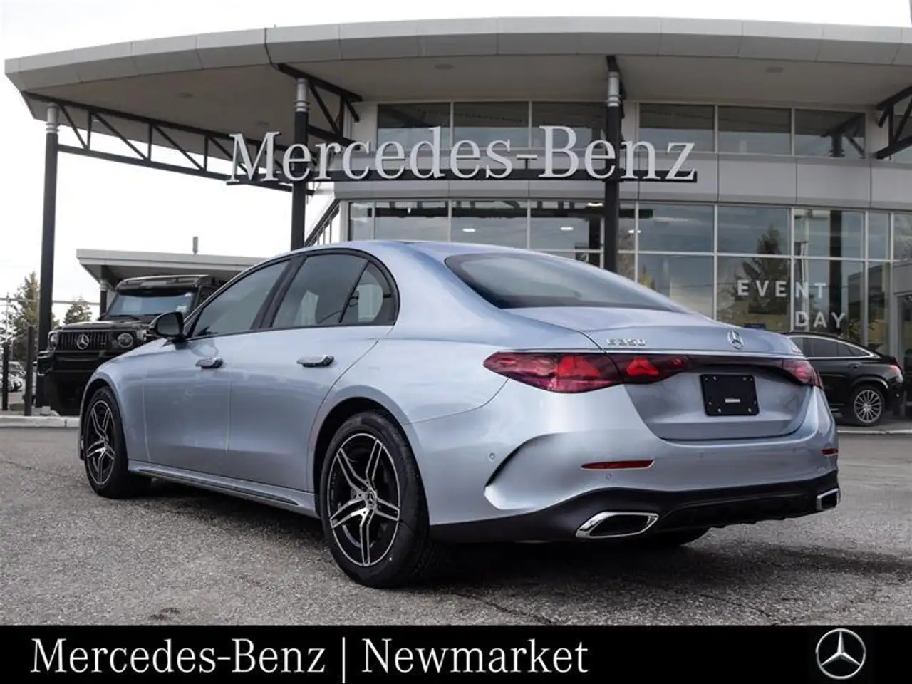 Mercedes-Benz E-Class снимка Mercedes-Benz E-Class