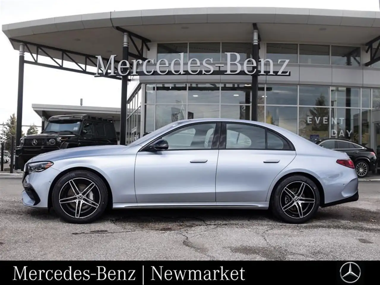Mercedes-Benz E-Class снимка Mercedes-Benz E-Class
