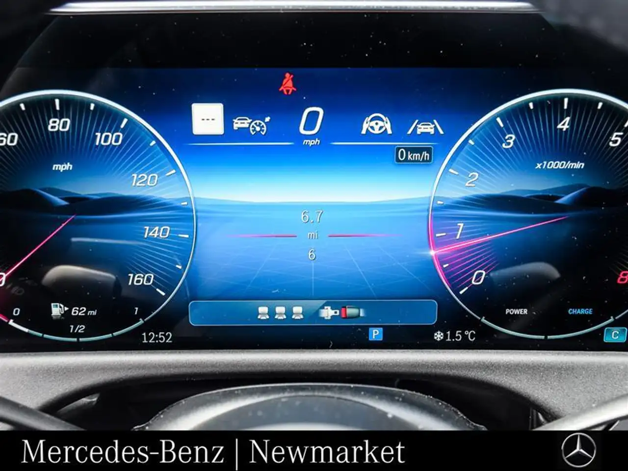 Mercedes-Benz E-Class снимка Mercedes-Benz E-Class