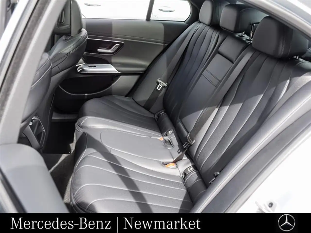 Mercedes-Benz E-Class снимка Mercedes-Benz E-Class