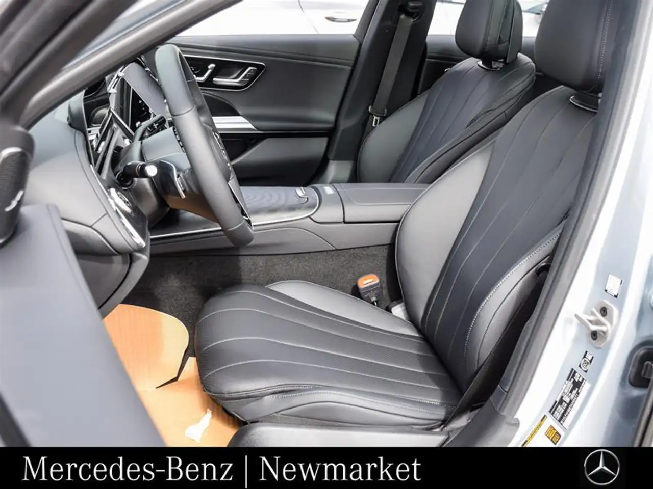 Mercedes-Benz E-Class снимка Mercedes-Benz E-Class