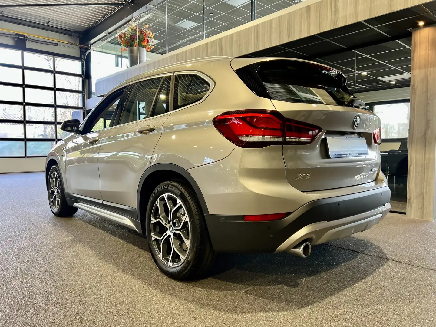 BMW X1 xDrive25e High Executive X-Line | Panorama | HUD | Gris - 2