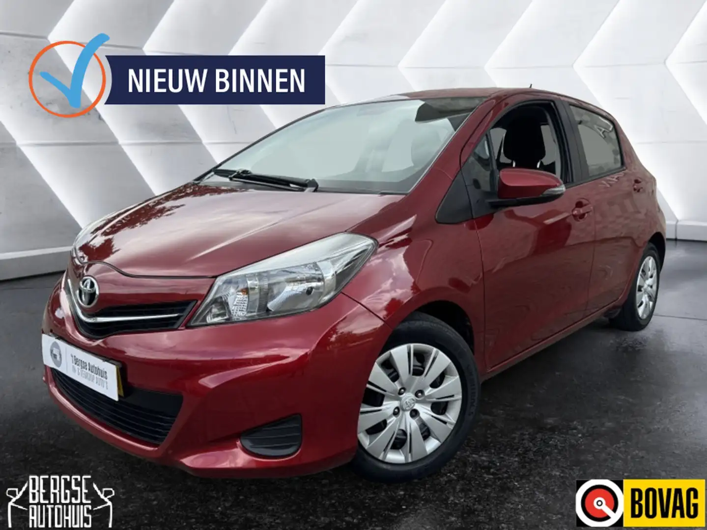 Toyota Yaris 1.3 VVT-i Aspiration Aut. Airco Cruise Camera Nap Rood - 1