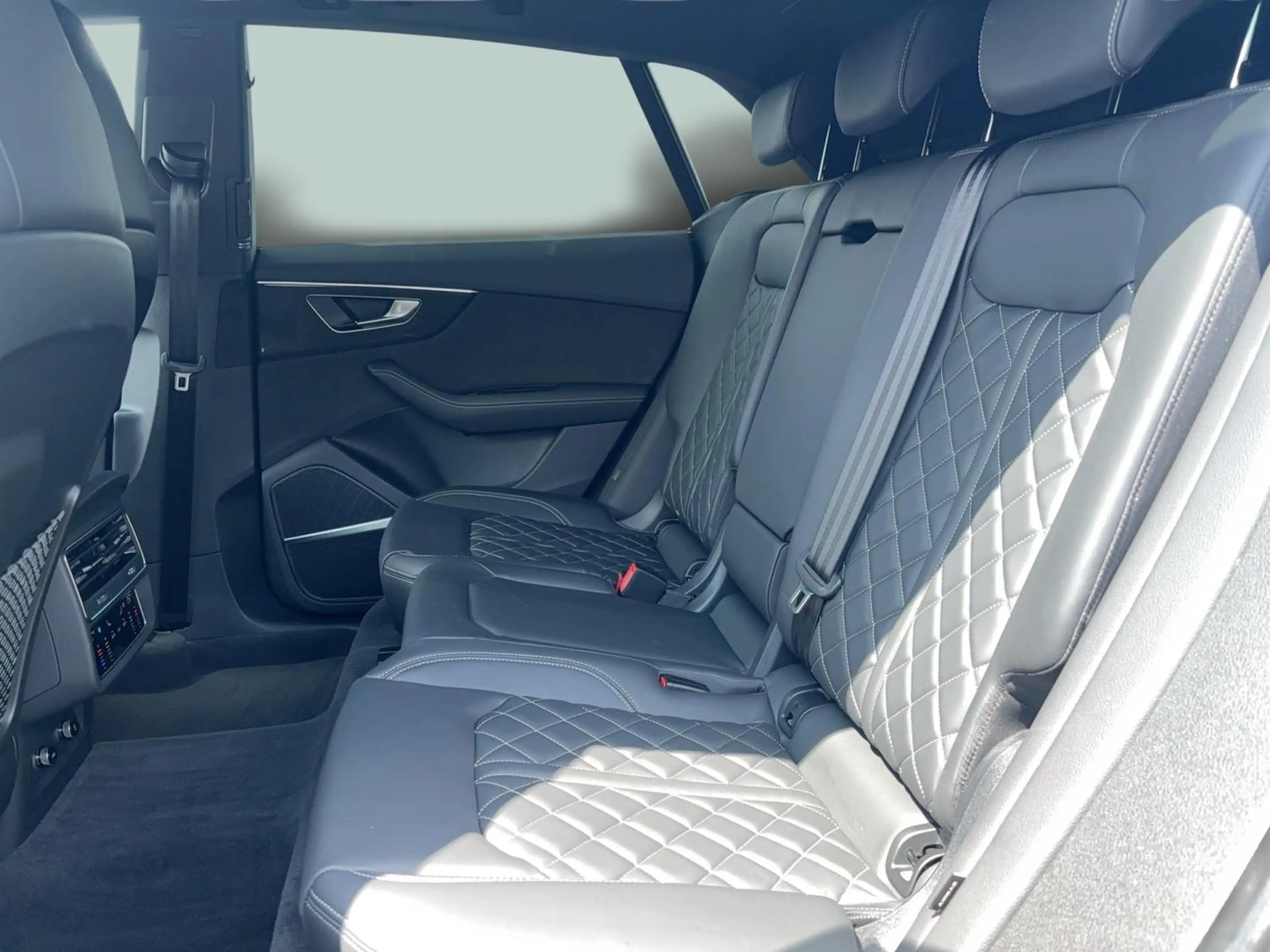 Audi SQ8 SQ8 4.0 TFSI competition plus MLED LM22 Leder — photo 12