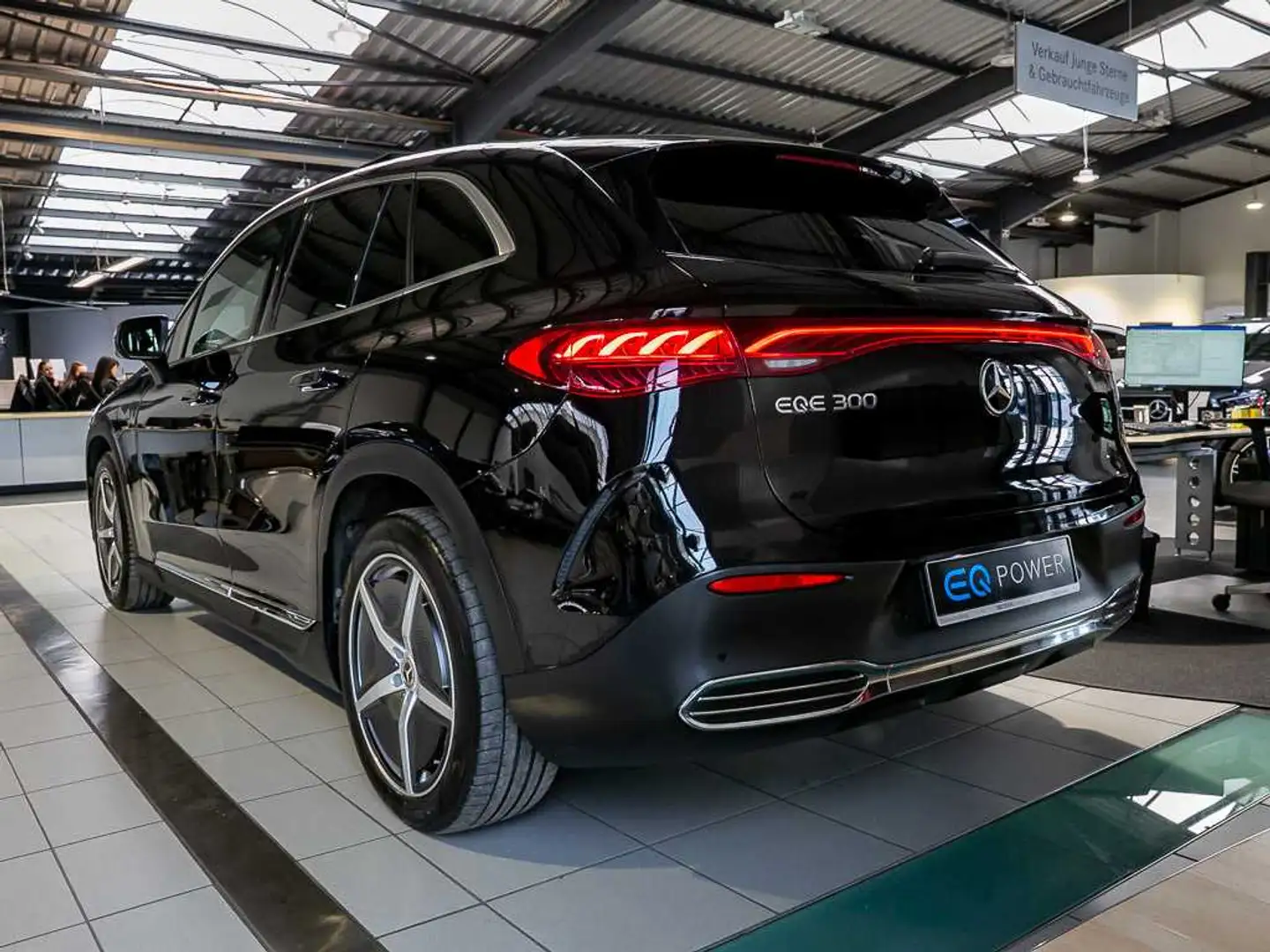 Mercedes-Benz EQE SUV Edition AMG Hyperscreen AIRMATIC AHK Noir - 2