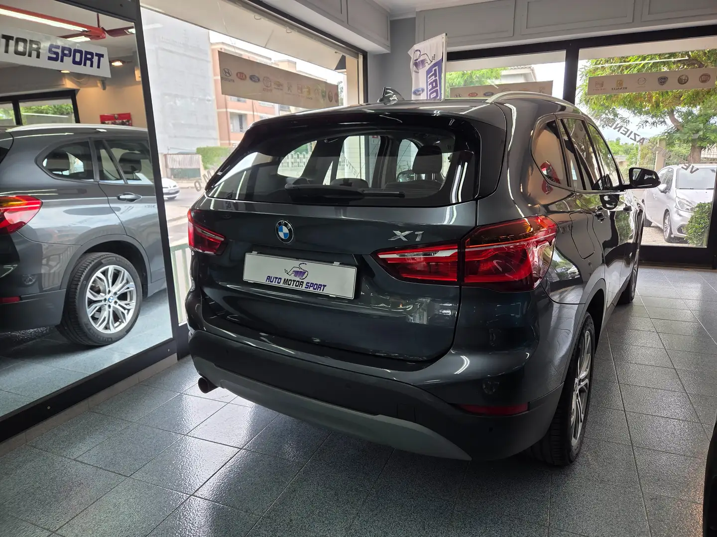 BMW X1 X1 F48 sdrive18d ADVANTAGE Grigio - 2