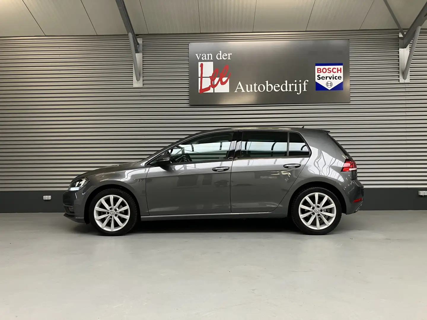 Volkswagen Golf 1.0 TSI HIGHLINE/DIGI CP/PDC/TREKH/SPORTST/ADAPTIV Grijs - 2