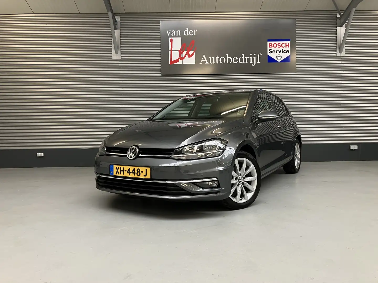 Volkswagen Golf 1.0 TSI HIGHLINE/DIGI CP/PDC/TREKH/SPORTST/ADAPTIV Grijs - 1