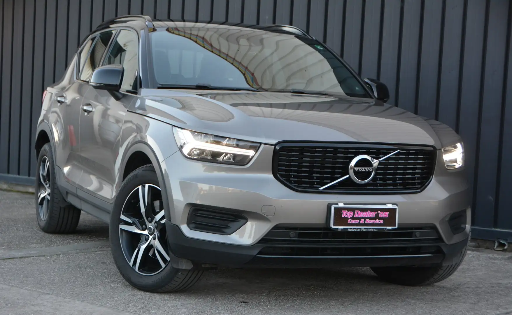 Volvo XC40 2.0 b5 R-design awd my'21 Hybrid elettrica-benzina Grigio - 1