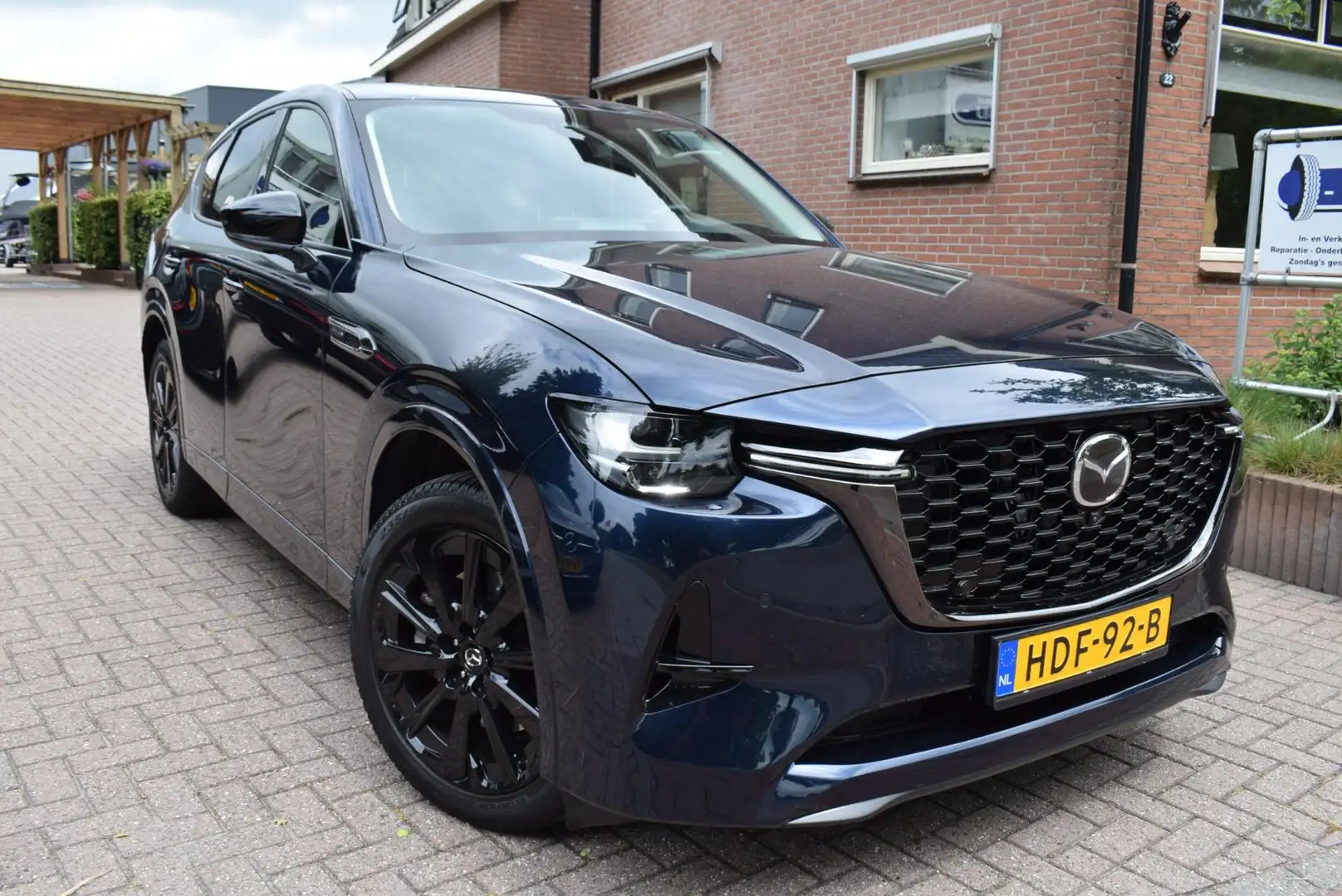 Mazda CX-60 2.5 e-SkyActiv PHEV Takumi AUTOM/PDC V+A/CARPLAY/C Blauw - 2