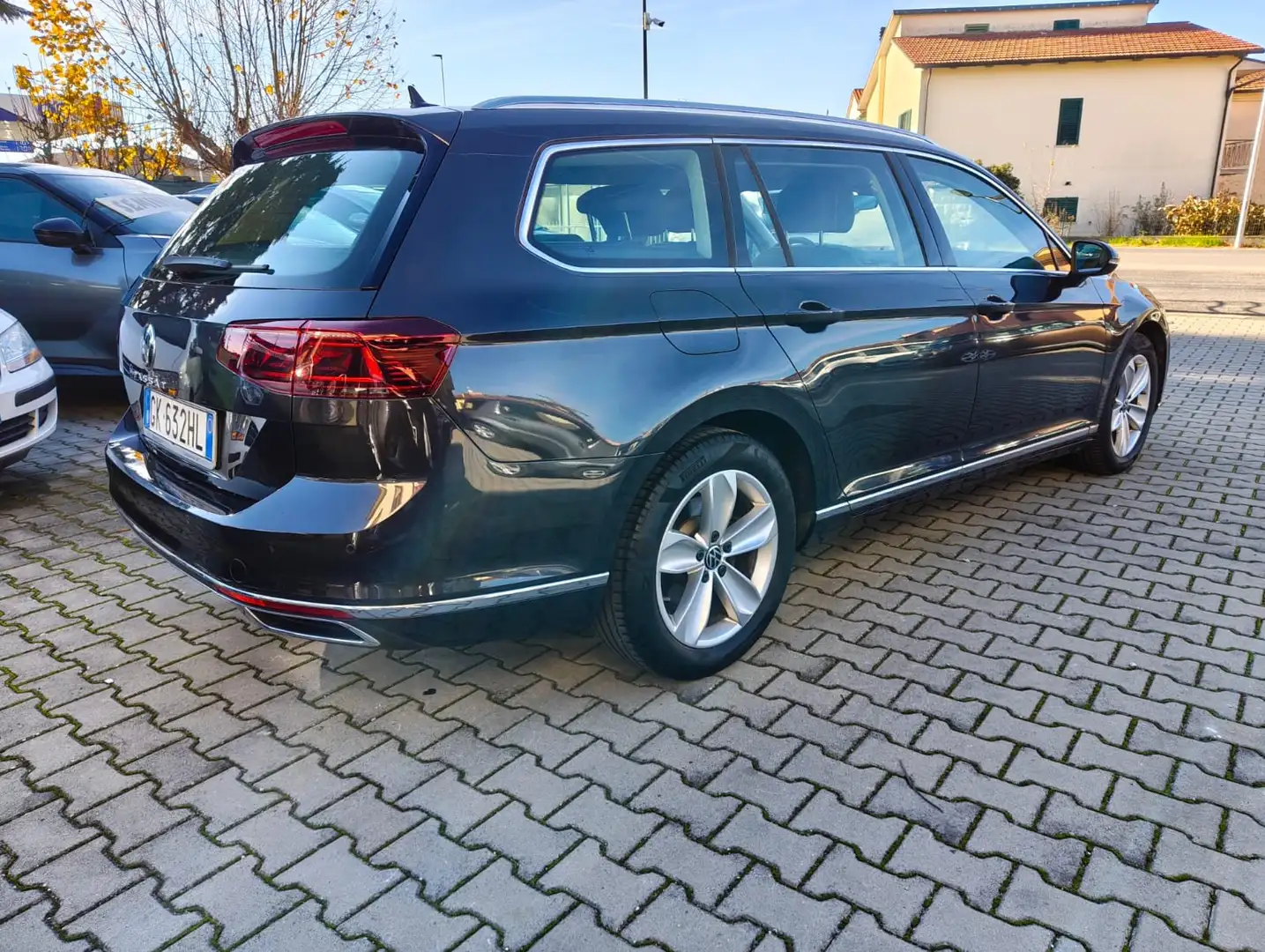 Volkswagen Passat Variant Passat VIII 2.0 tdi Executive 150cv PELLE IQ-LIGHT Grigio - 2