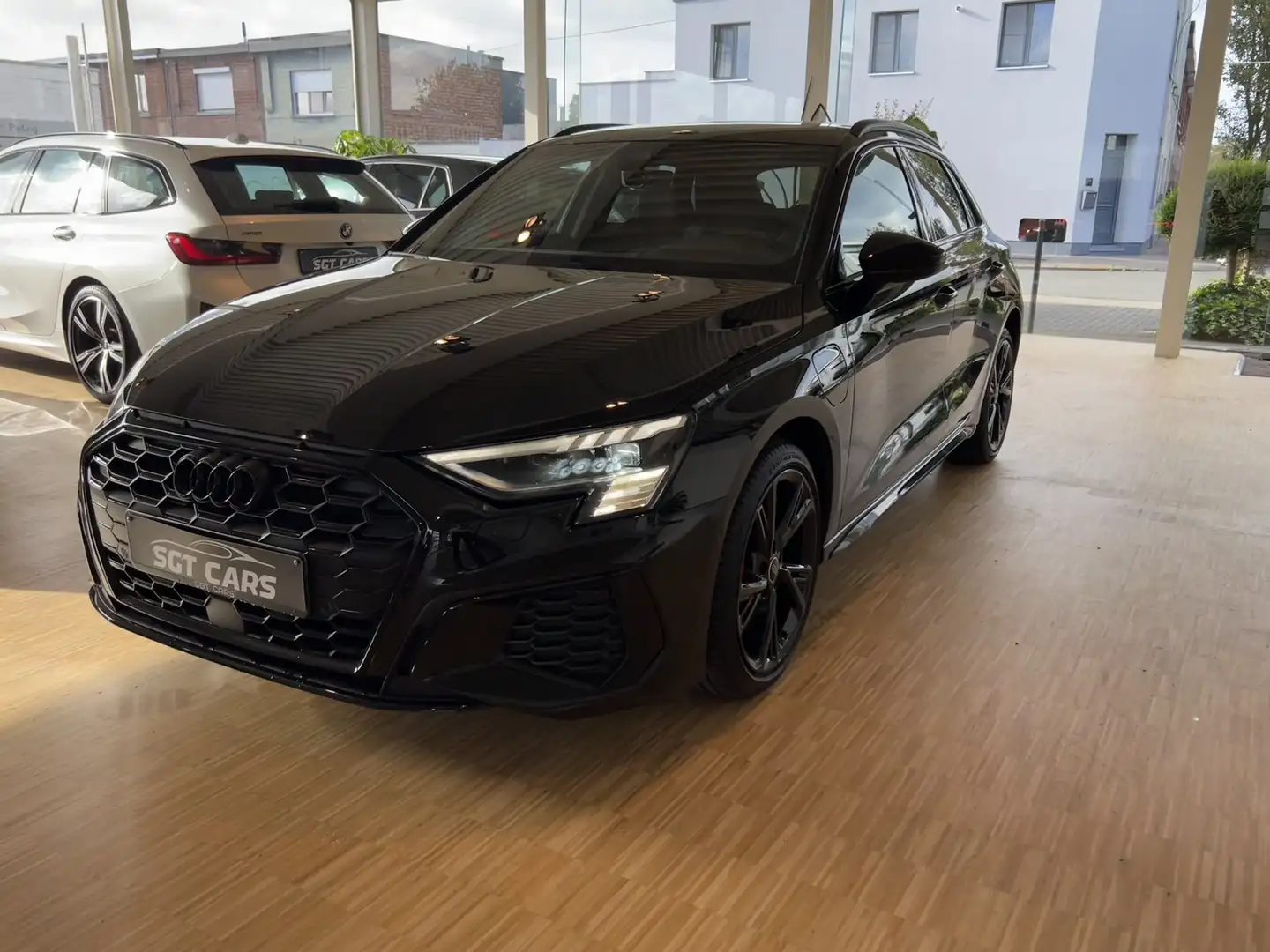 Audi A3 A3 45 TFSIe Matrix-Side & lane-ACC-Massage-Sfeer Negro - 2