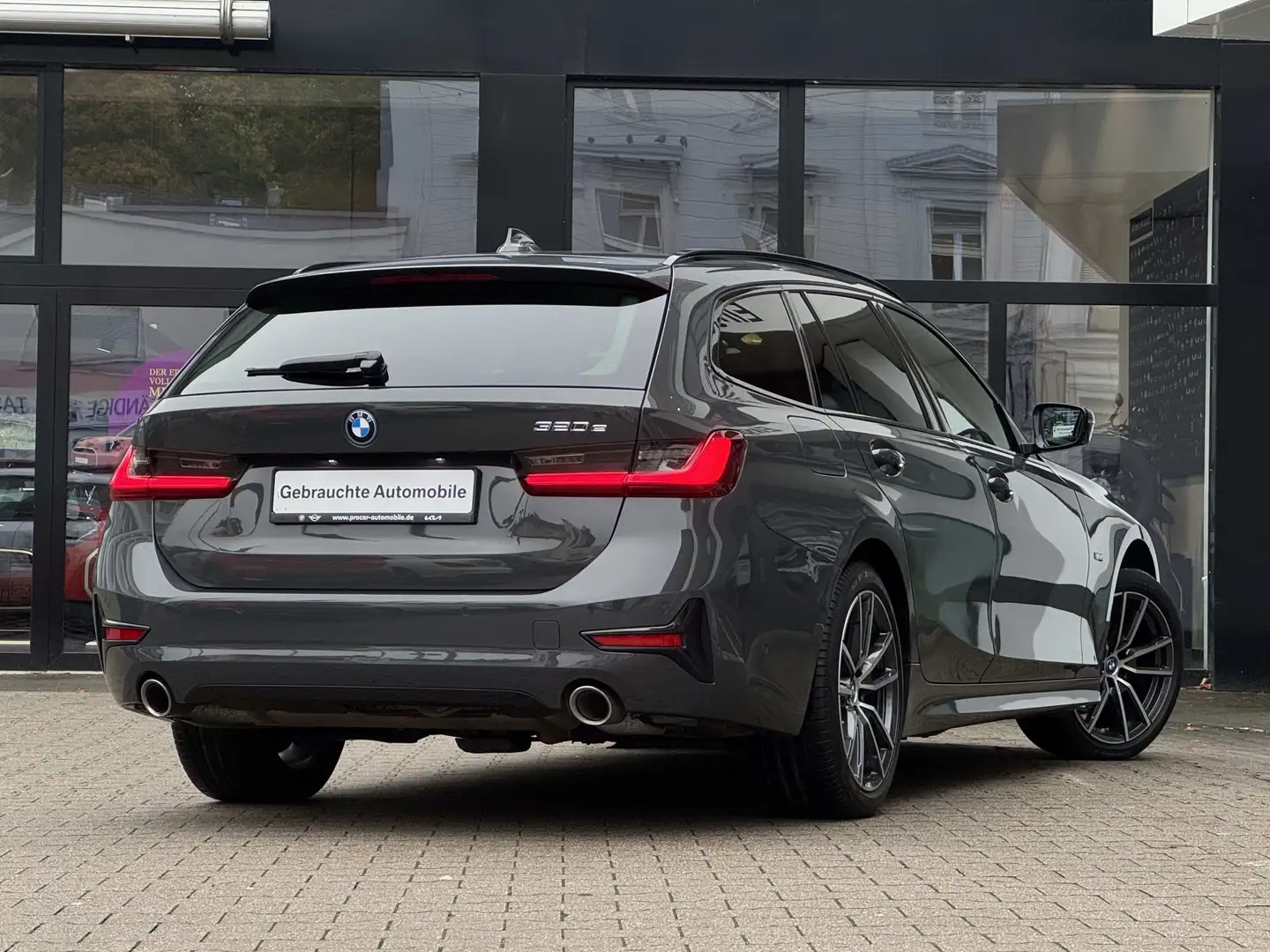 BMW 320 e LED LC Prof ACC Tempomat AHK PDC Shz Grijs - 2