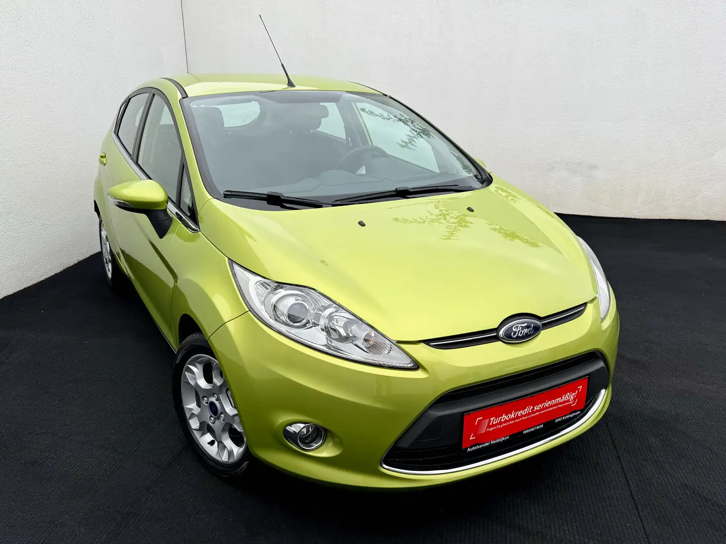 Ford Fiesta 1,4 Titanium Automatik //1.BESITZ// Grün - 1