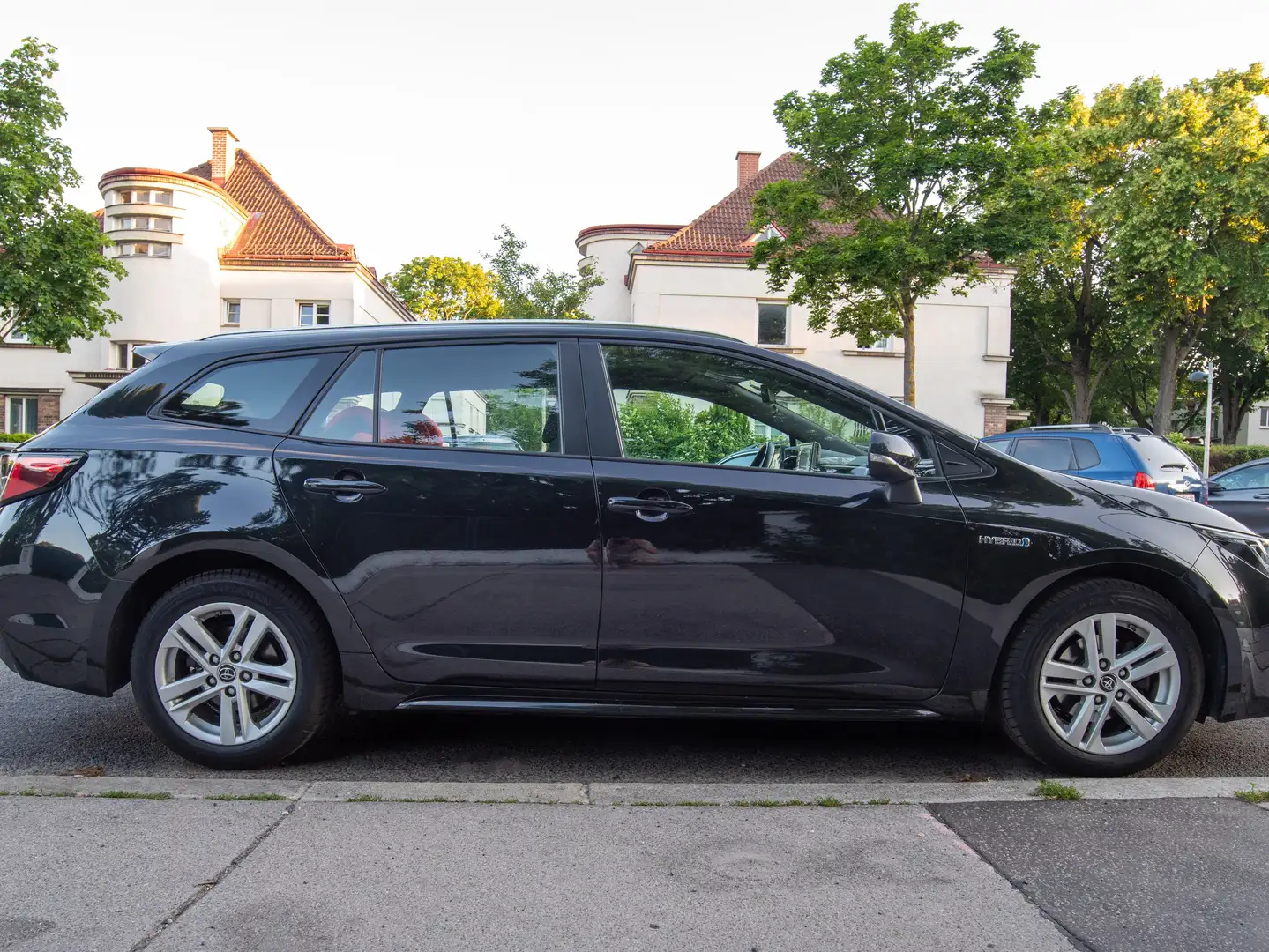 Toyota Corolla Corolla Kombi 1,8 Hybrid Active Schwarz - 2