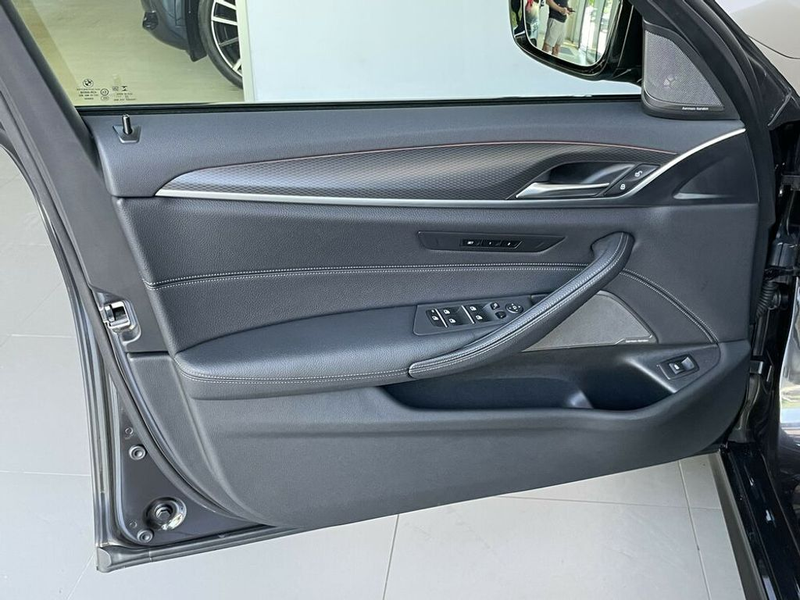BMW 530 d xDrive M Sport *ACC*HuD*StdH*AHK*H&K*Leder* — photo 13