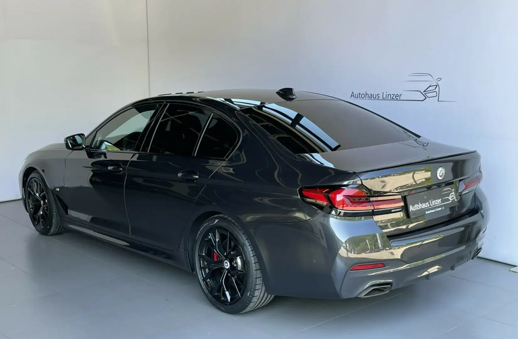 BMW 530 d xDrive M Sport *ACC*HuD*StdH*AHK*H&K*Leder* Grau - 2