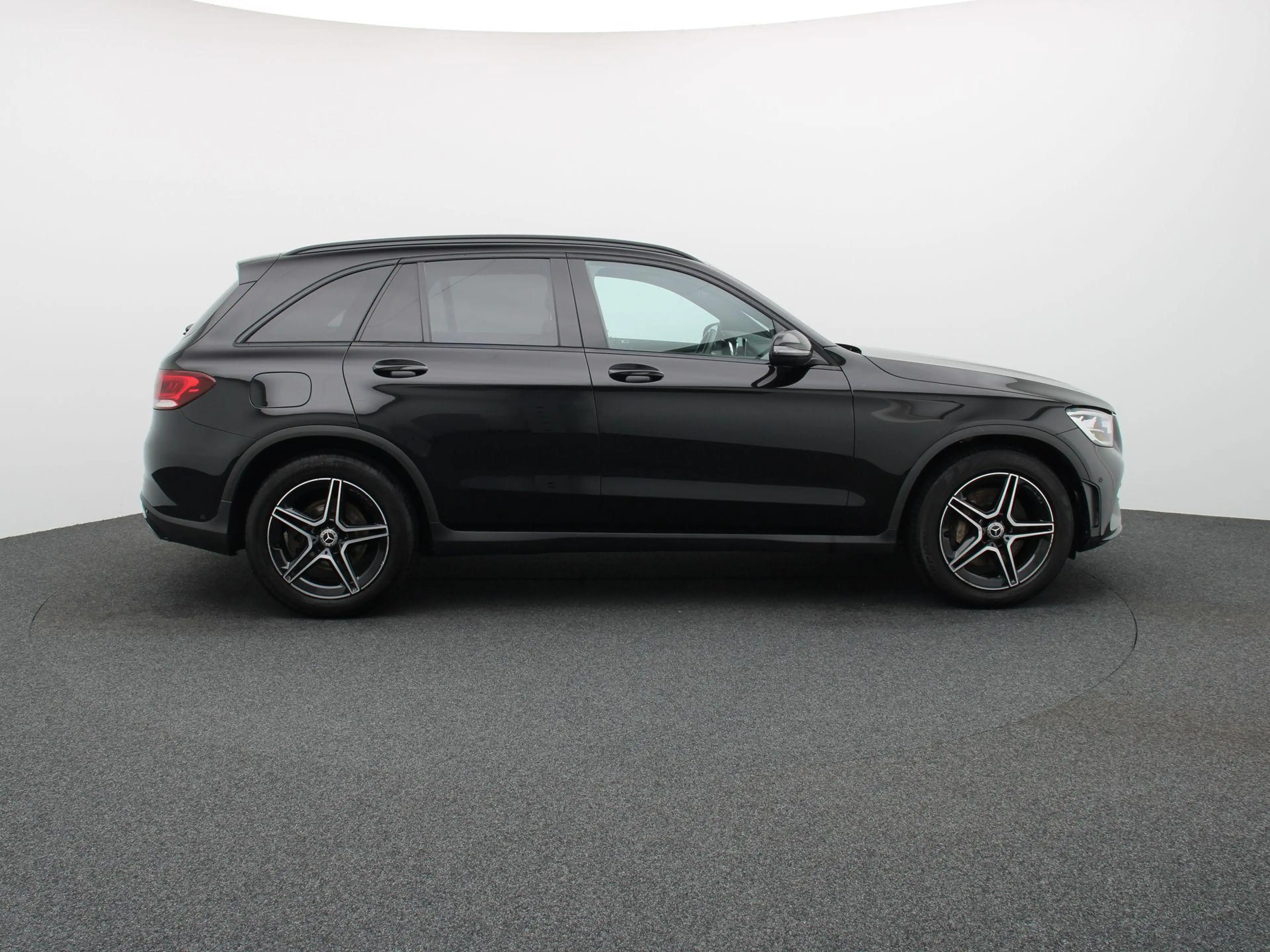 Mercedes-Benz GLC 200 d AMG LINE + CARPLAY + PANORAMISCH DAK + CAMERA + — photo 6