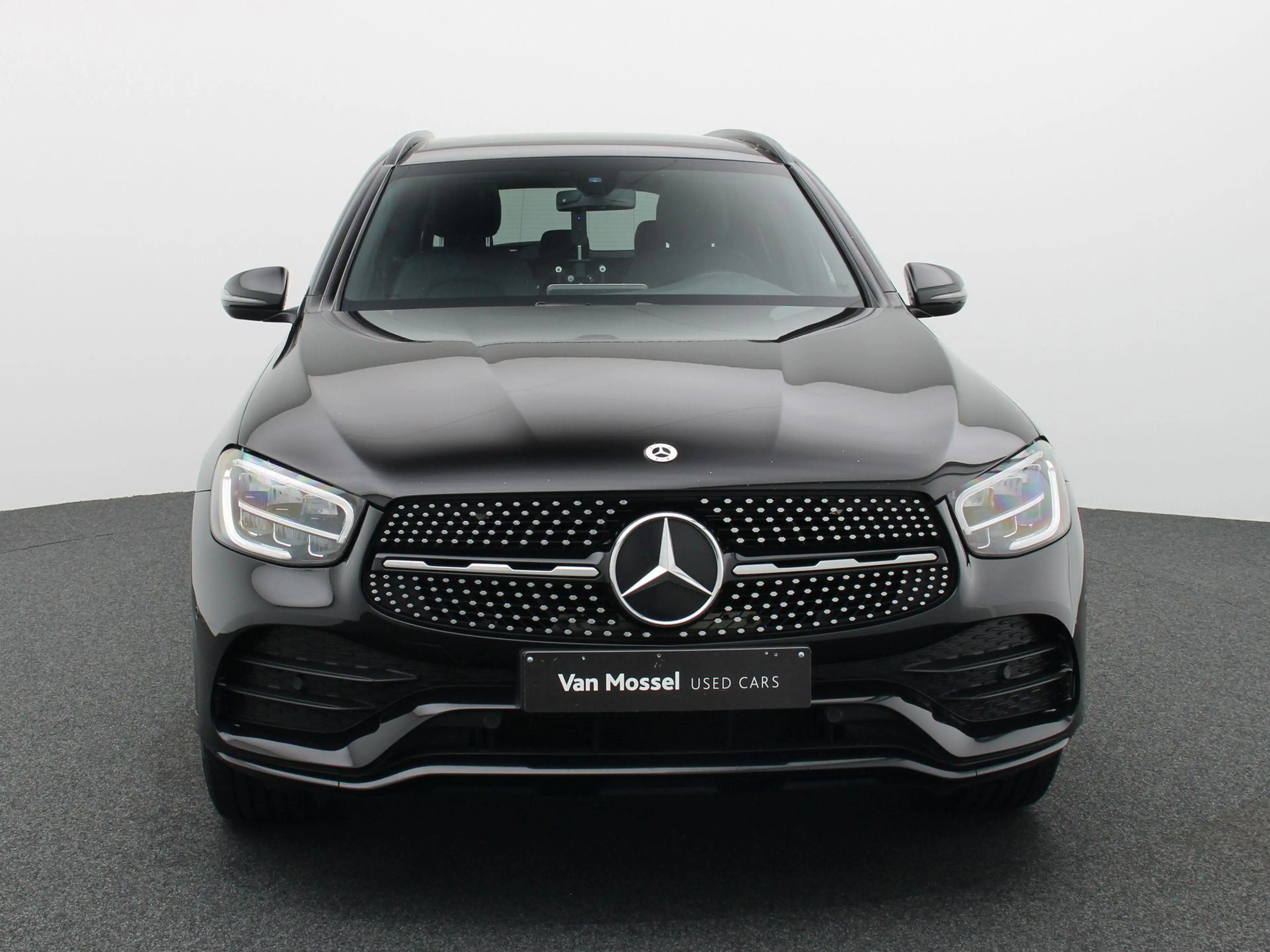 Mercedes-Benz GLC 200 d AMG LINE + CARPLAY + PANORAMISCH DAK + CAMERA + — photo 3