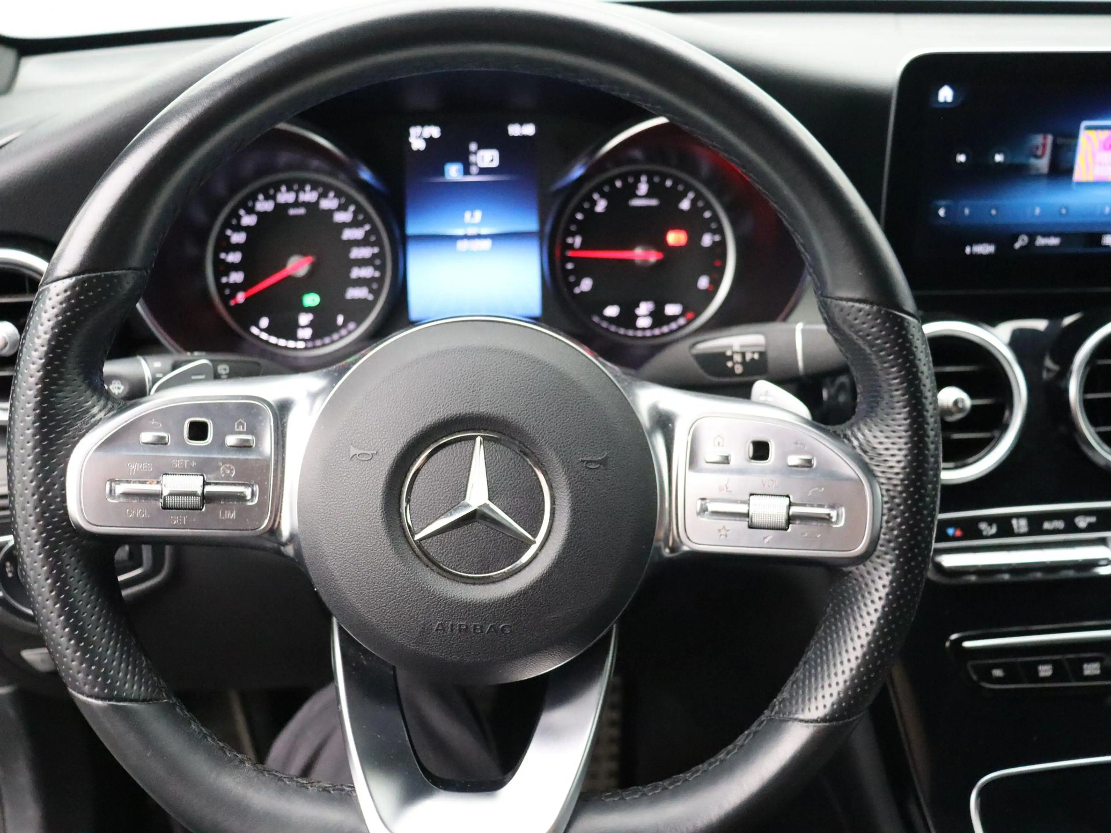 Mercedes-Benz GLC 200 d AMG LINE + CARPLAY + PANORAMISCH DAK + CAMERA + — photo 11