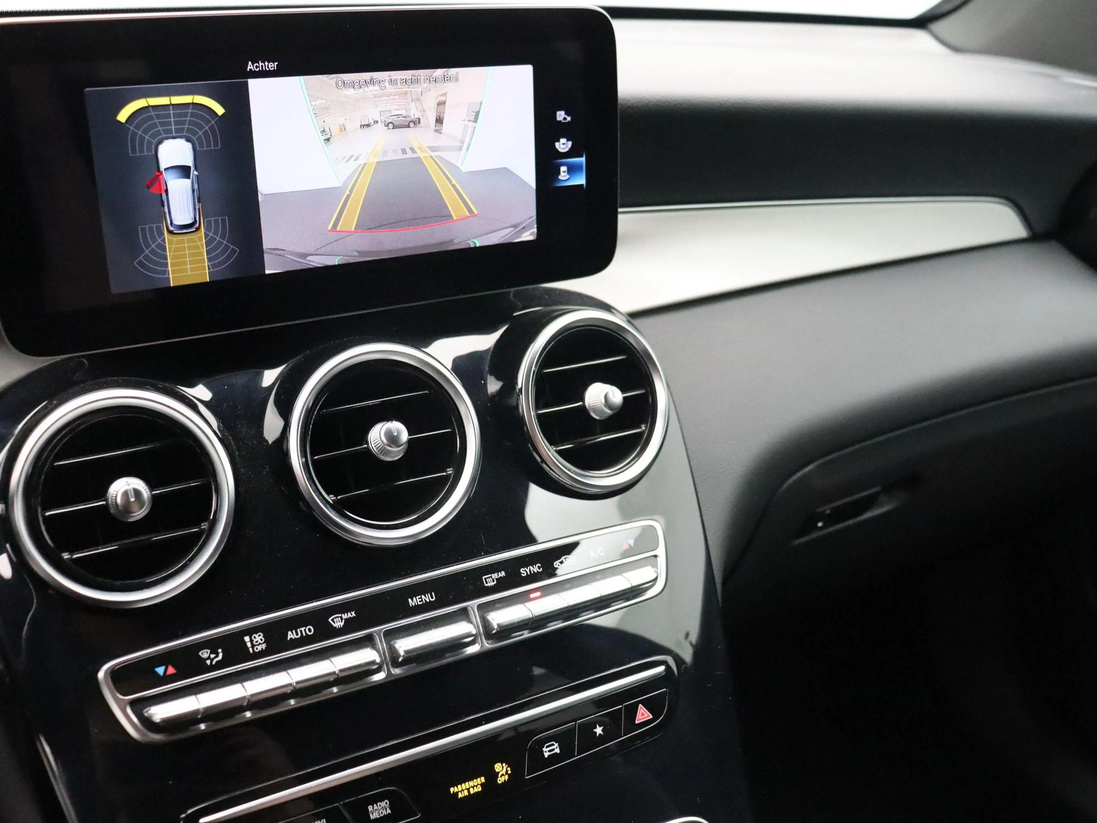Mercedes-Benz GLC 200 d AMG LINE + CARPLAY + PANORAMISCH DAK + CAMERA + — photo 13