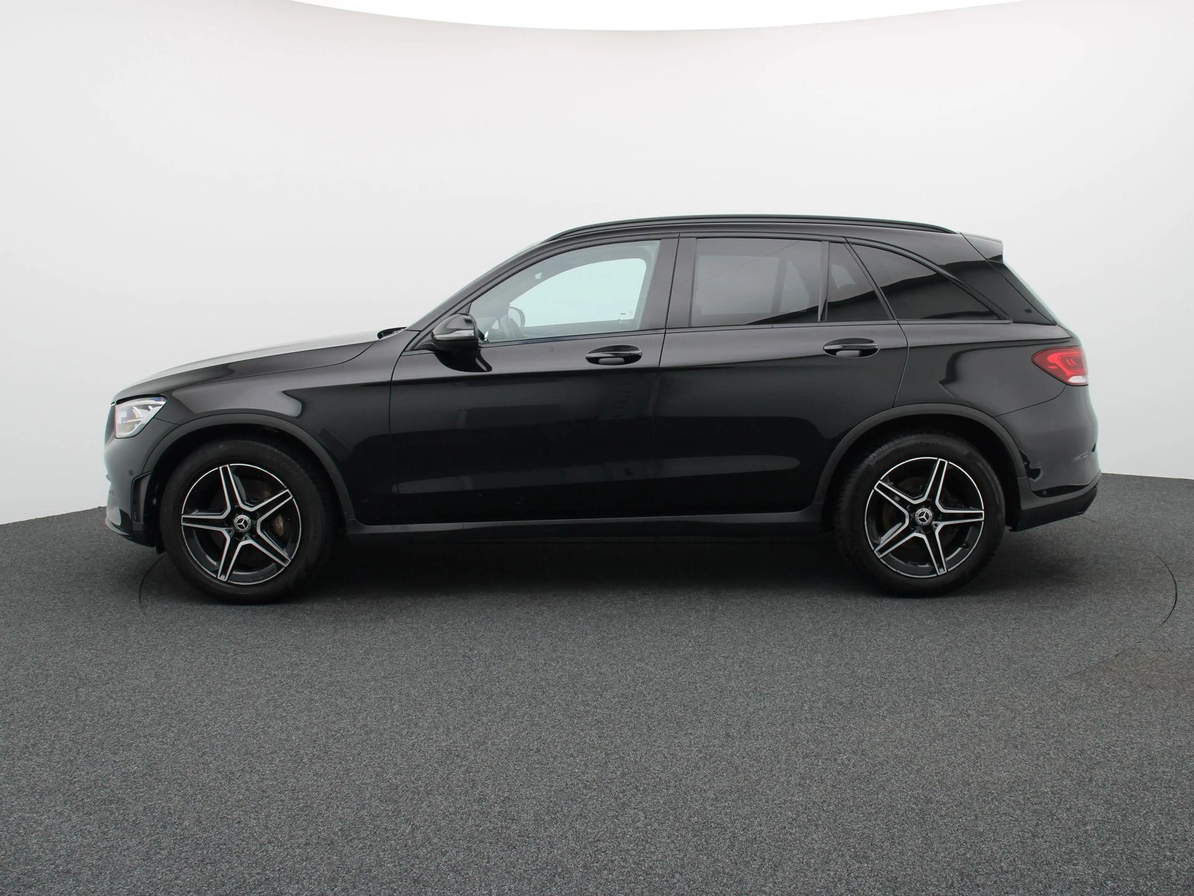 Mercedes-Benz GLC 200 d AMG LINE + CARPLAY + PANORAMISCH DAK + CAMERA + — photo 4