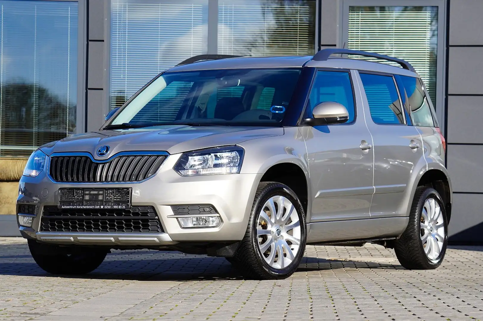 Skoda Yeti Ambition Autom. MIT 2 JAHREN GARANTIE Beige - 1