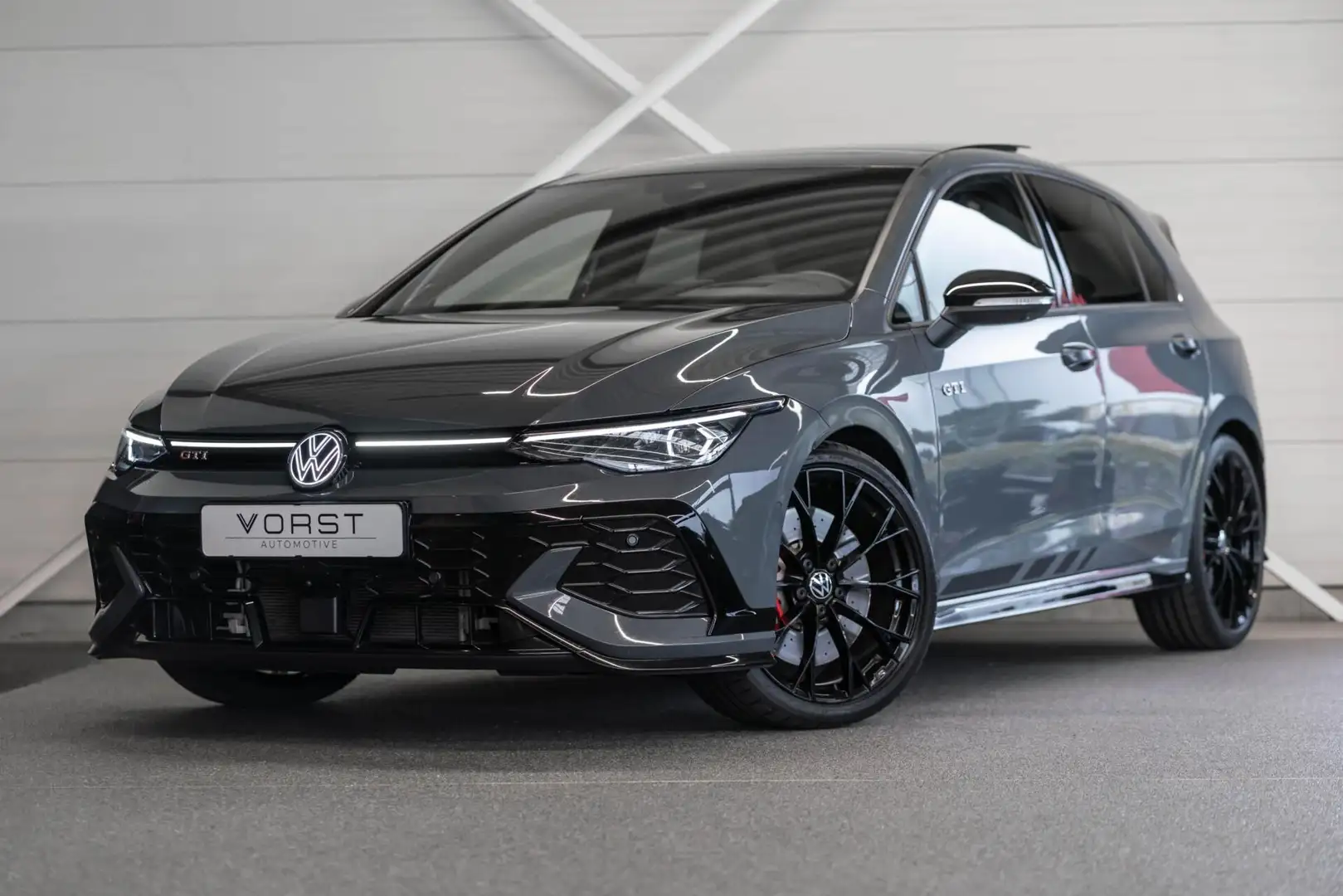 Volkswagen Golf GTI 2.0 TSI Clubsport Pano HK DSG LED Zwart - 1