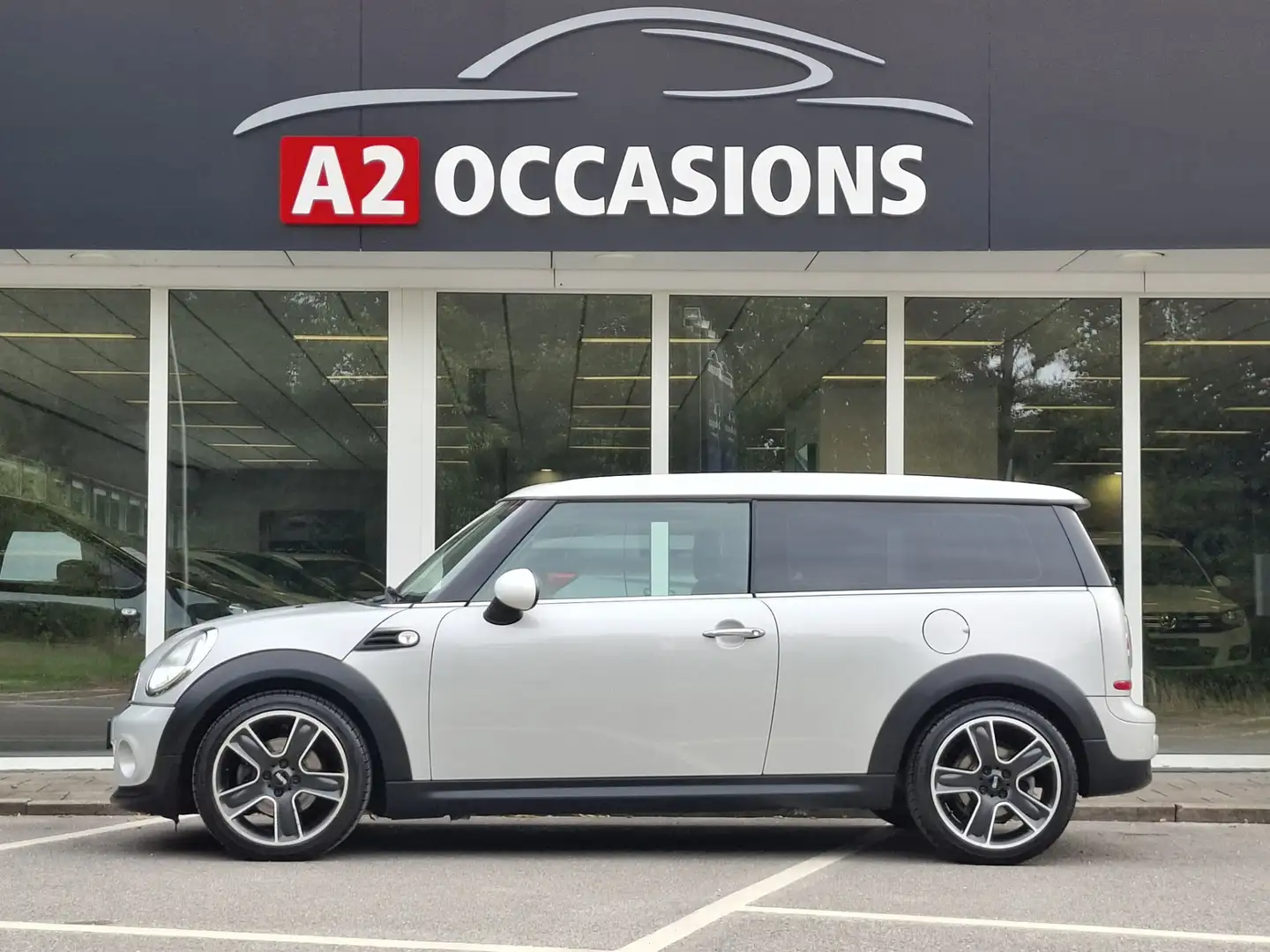 MINI Cooper Clubman 1.6 122pk Trekhaak afn/Cruise/Clima/17 inch/PDC Wit - 2