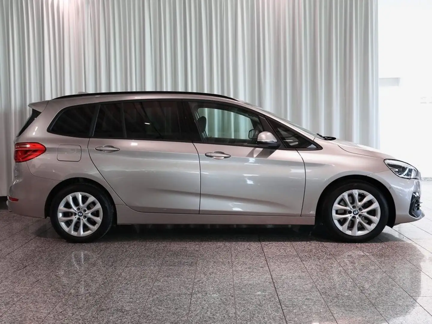 BMW 220 d xDrive Gran Tourer Adv. RFK AHK Pano. DrivAss Grau - 2