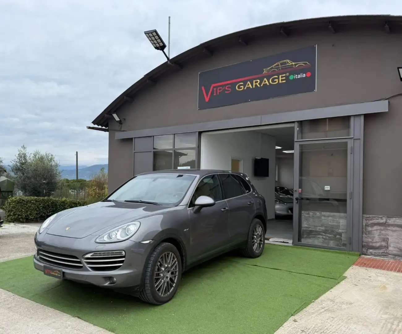 Porsche Cayenne 3.0 V6 tDI 245CV TIPTRONIC *PLATINIUM EDITION* Stříbrná - 1