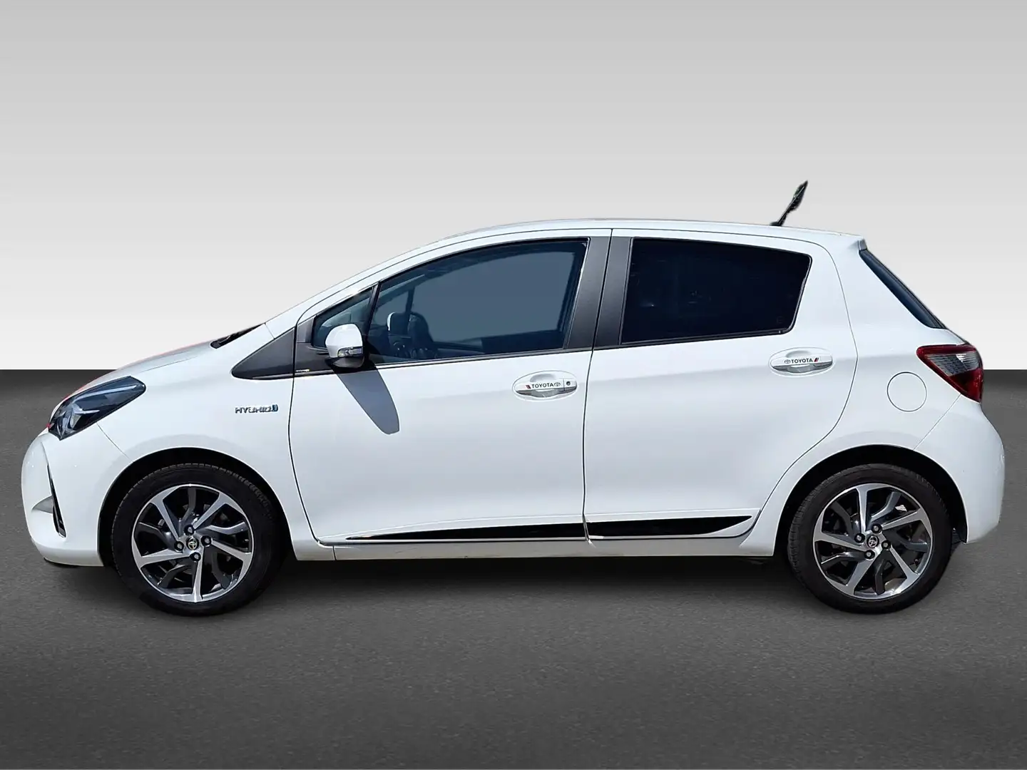Toyota Yaris 1.5 Hybrid Y20 Automaat | Camera | Clima | Keurige Wit - 2
